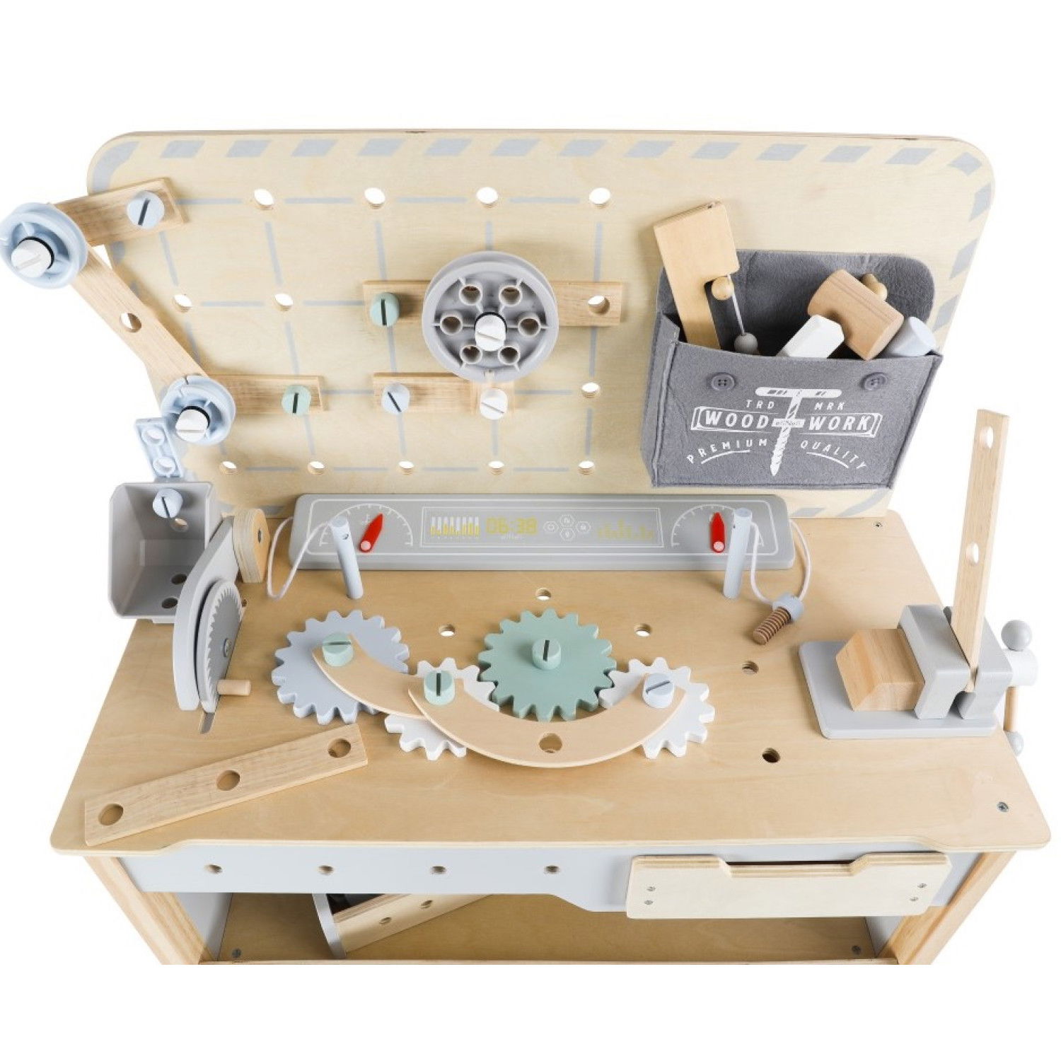 Дървена работилница с инструменти и кран + колан за инструменти