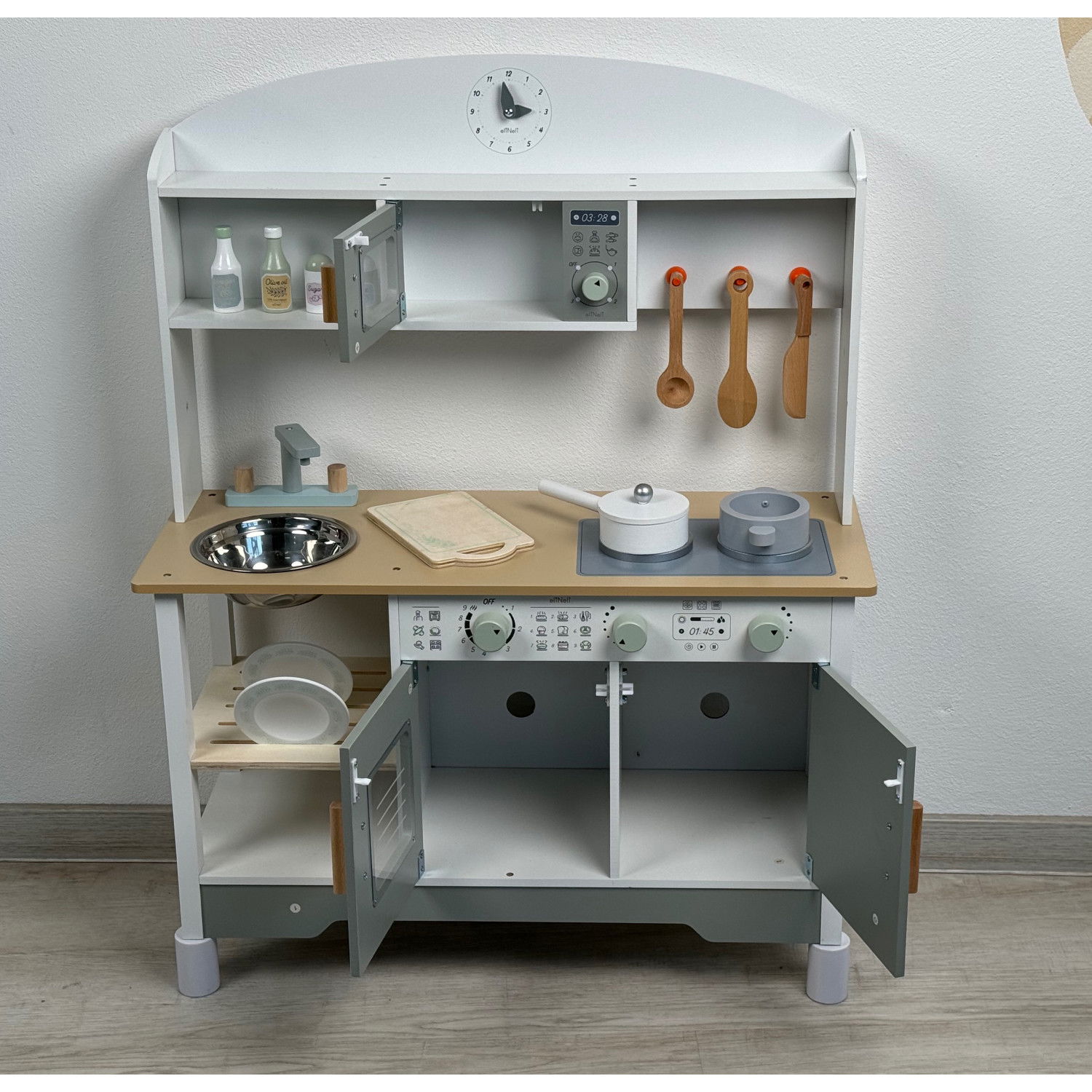 Детска дървена кухня с аксесоари Ели