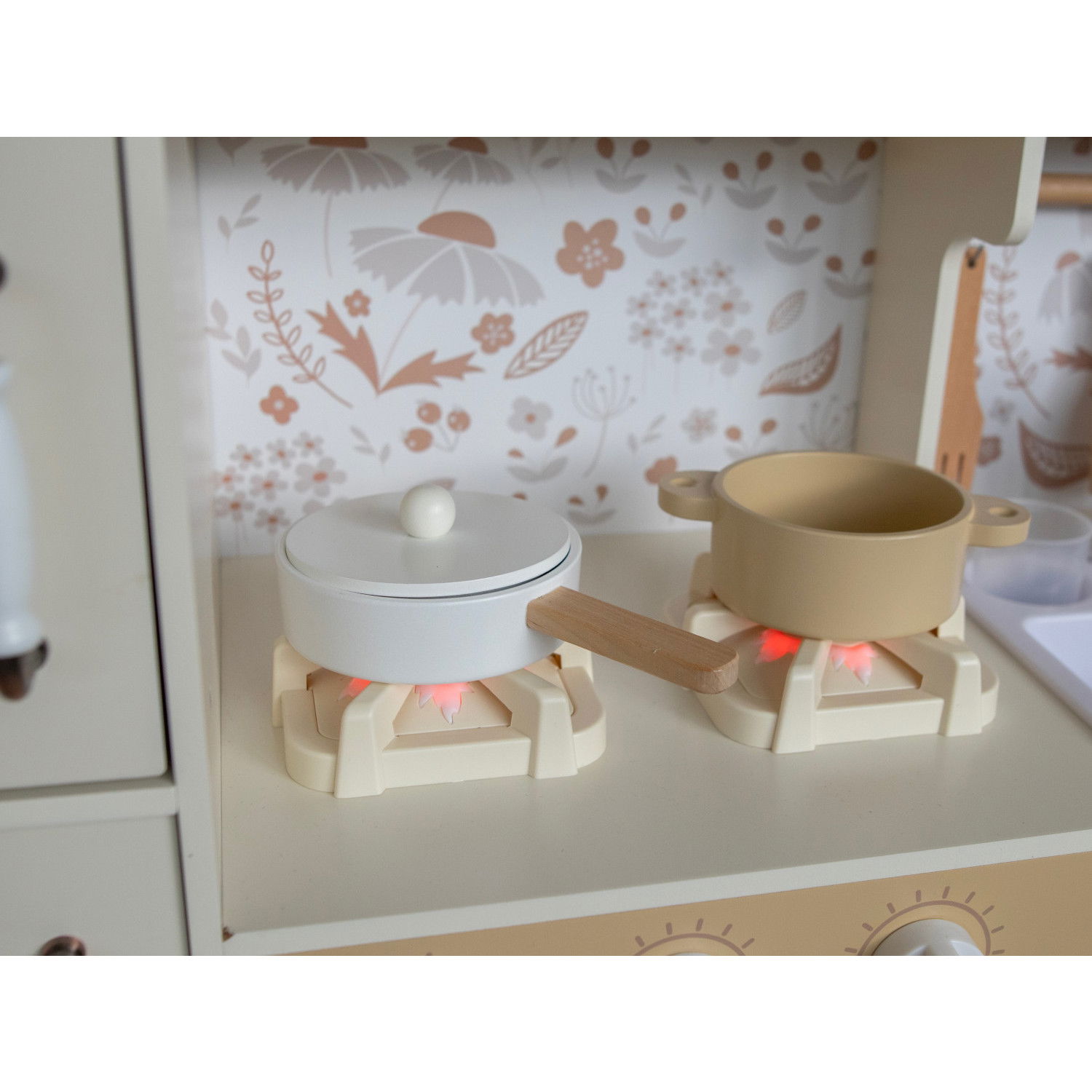 Детска дървена кухня с аксесоари и звукови ефекти