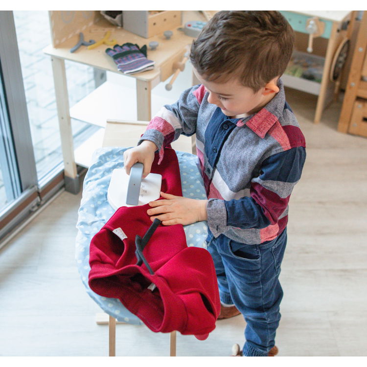 Детска дъска за гладене с ютия