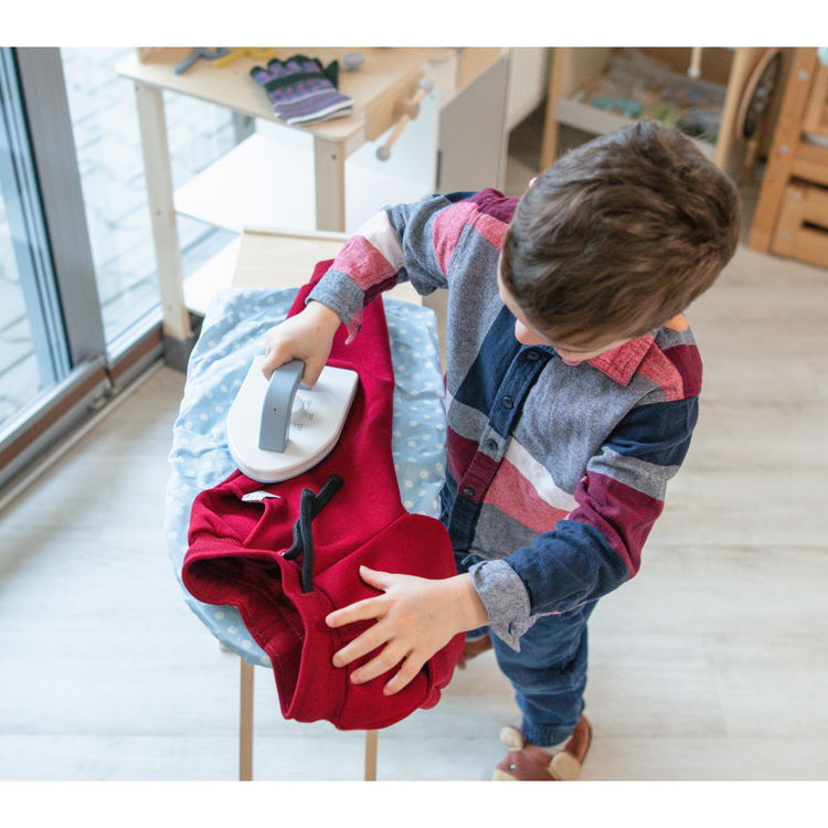 Детска дъска за гладене с ютия