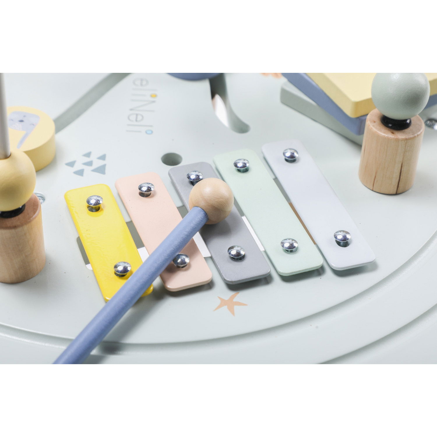 Многофункционална маса с активности