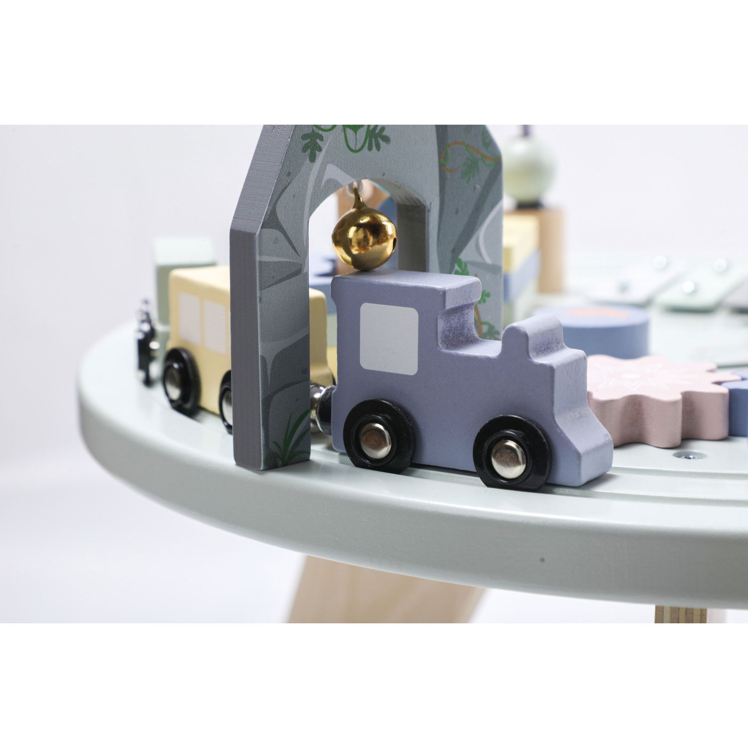 Многофункционална маса с активности