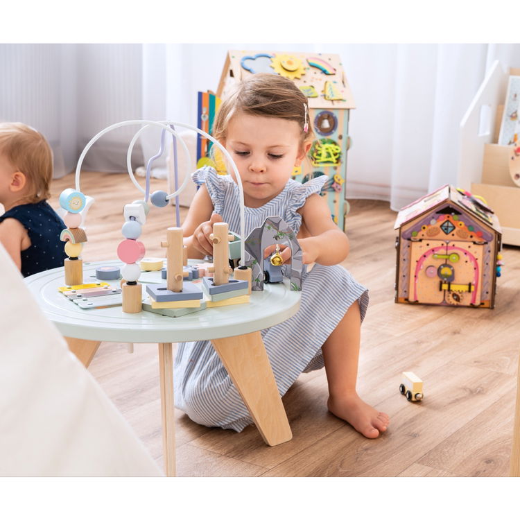 Многофункционална маса с активности