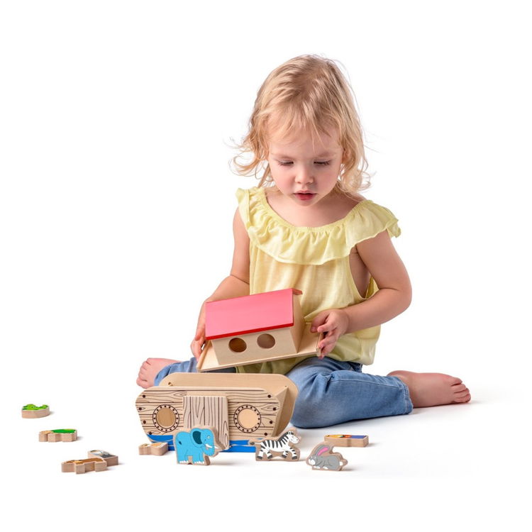 Дървен кораб с животни Ноев ковчег