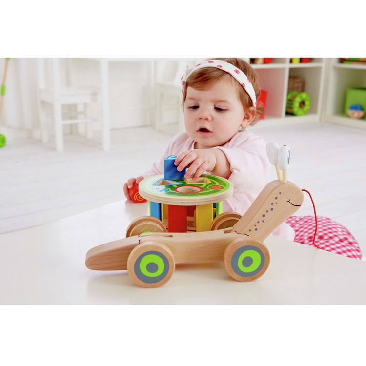 Дървена играчка за дърпане - сортер Охлюв, Hape