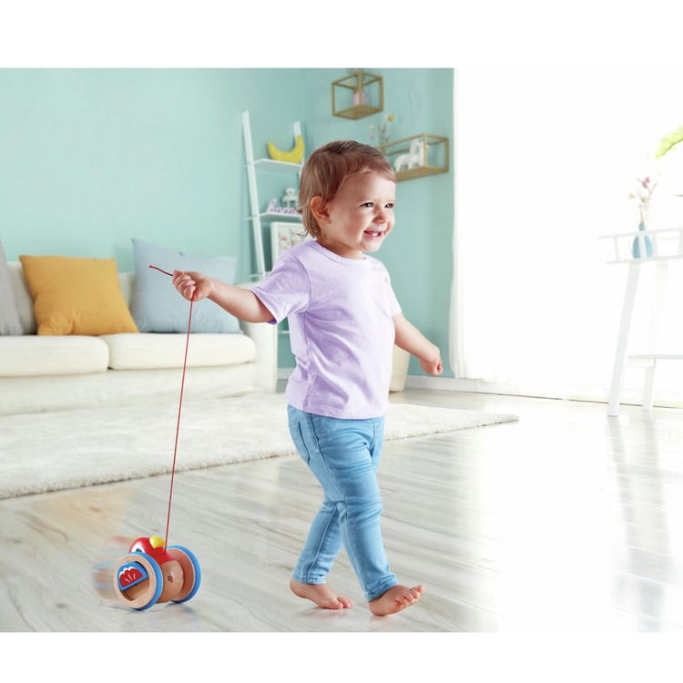 Дървена играчка за дърпане Пиленце, Hape