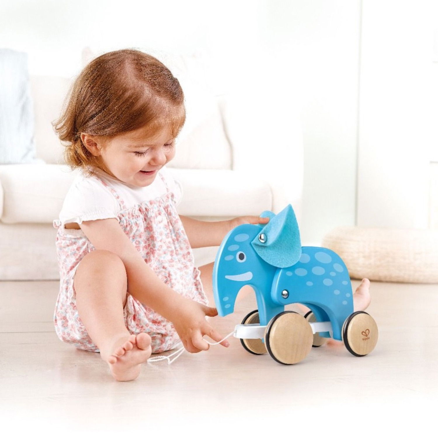 Дървена играчка за дърпане Слонче, Hape