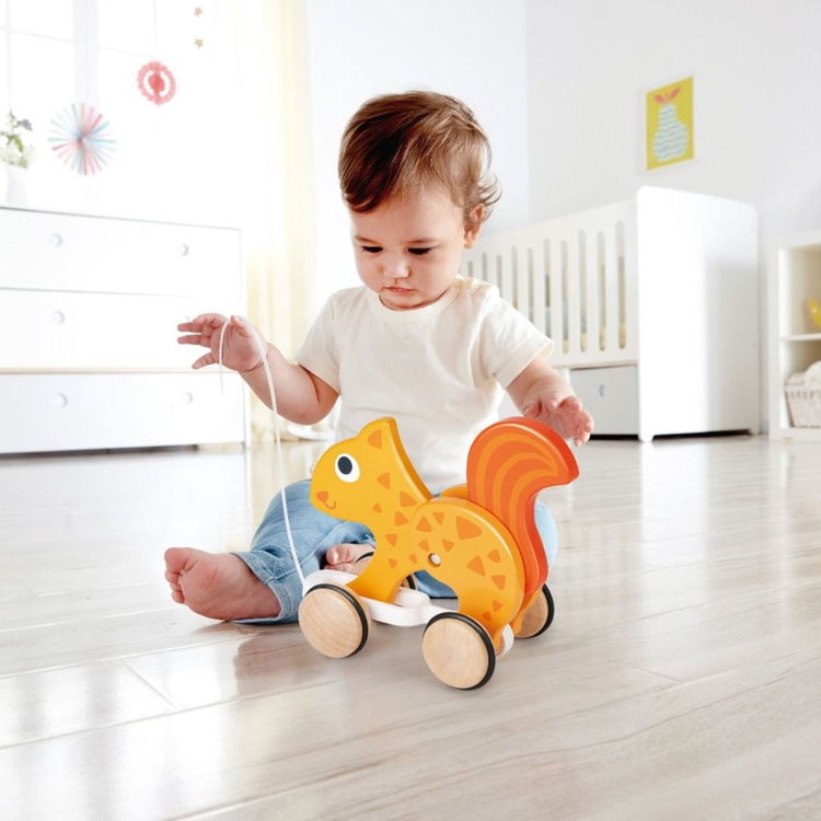 Дървена играчка за дърпане Катеричка, Hape