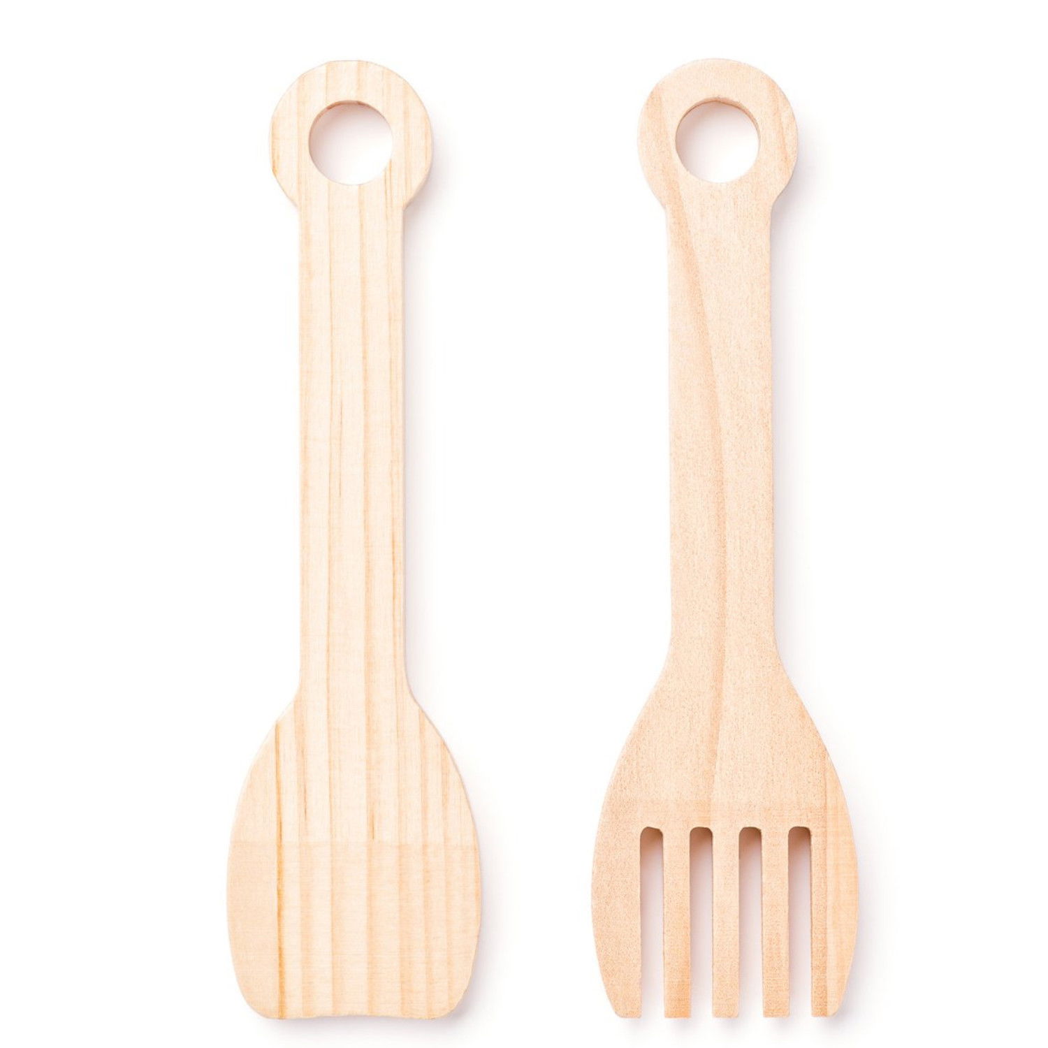 Дървена кухня с аксесоари и черна дъска