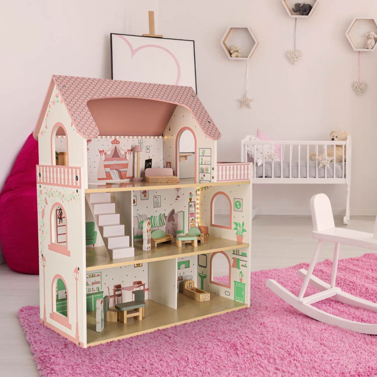 Дървена къща за кукли с LED осветление и аксесоари