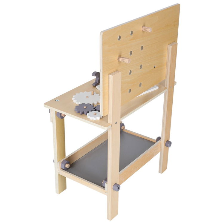 Дървена работилница с инструменти и аксесоари