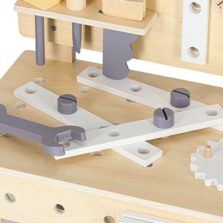 Дървена работилница с инструменти и аксесоари