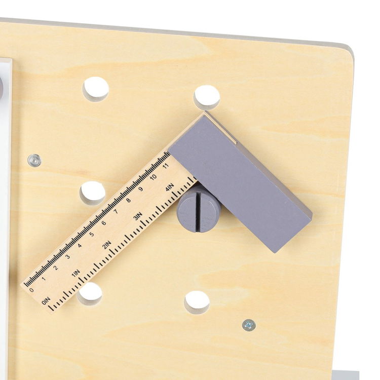 Дървена работилница с инструменти и аксесоари