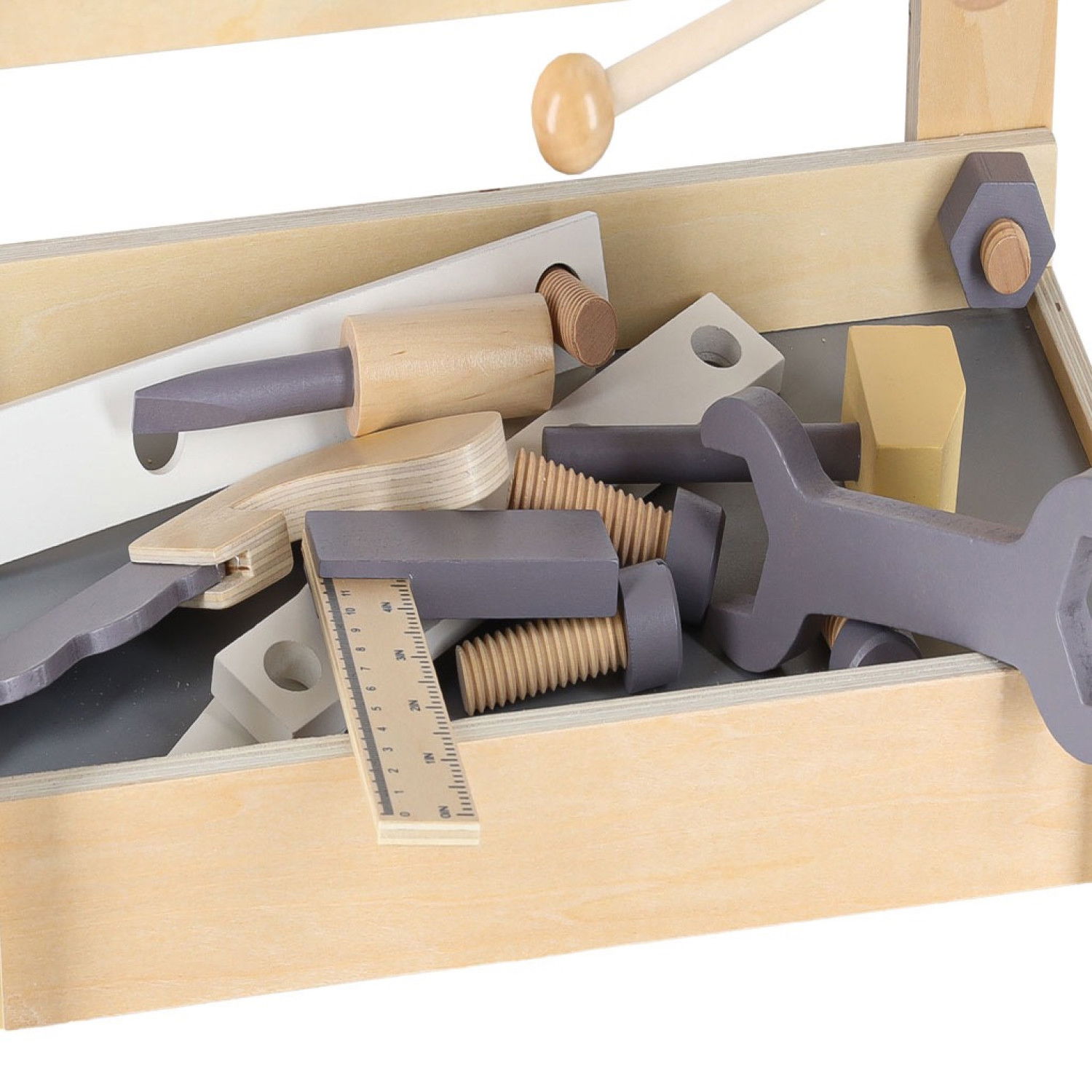 Дървена работилница с инструменти и аксесоари