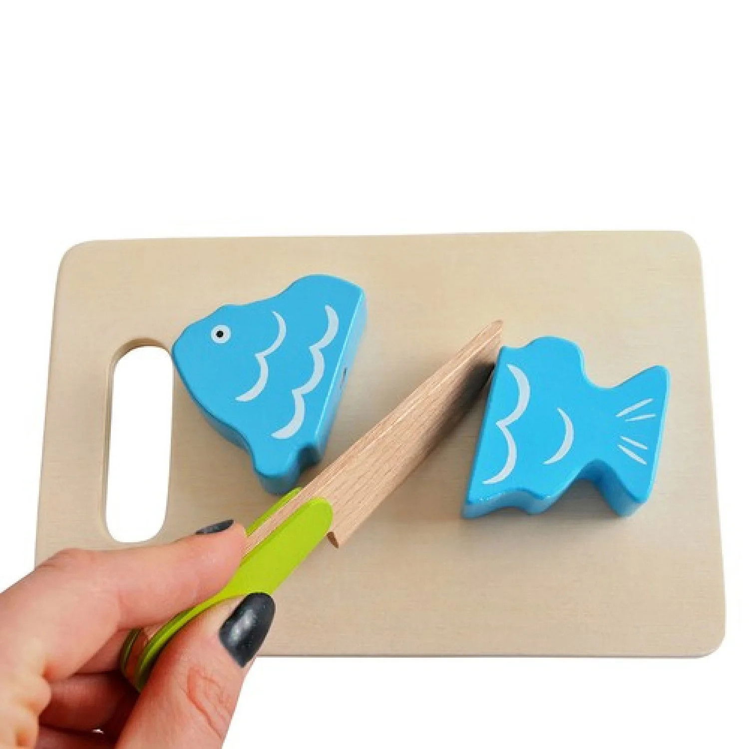 Дървена щайга със зеленчуци за рязане