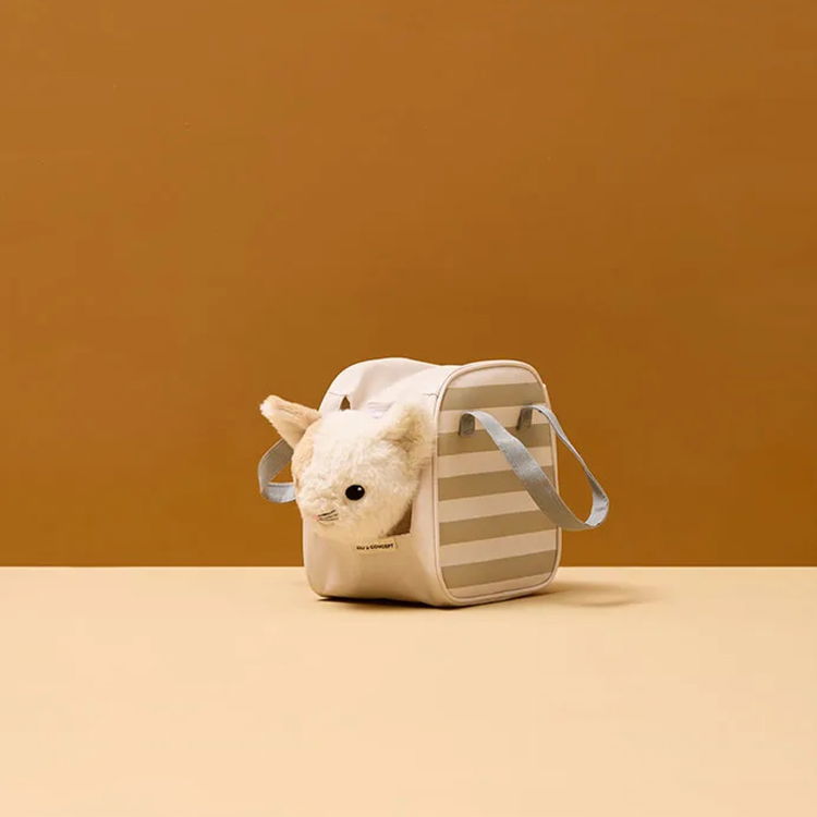 Плюшено коте в чантичка