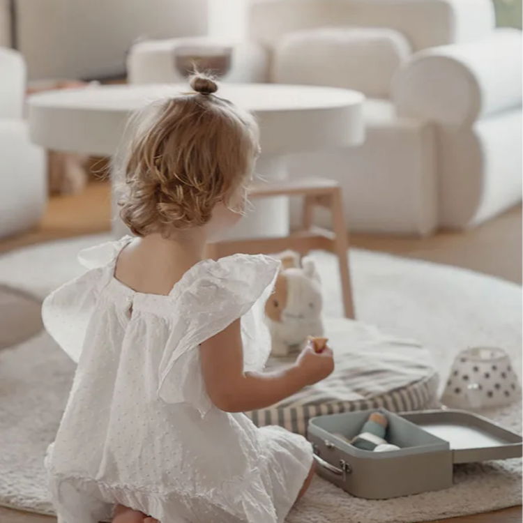 Плюшено коте в чантичка