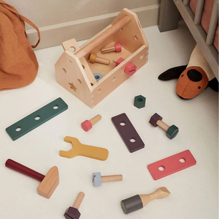 Кутия с инструменти за малки майстори