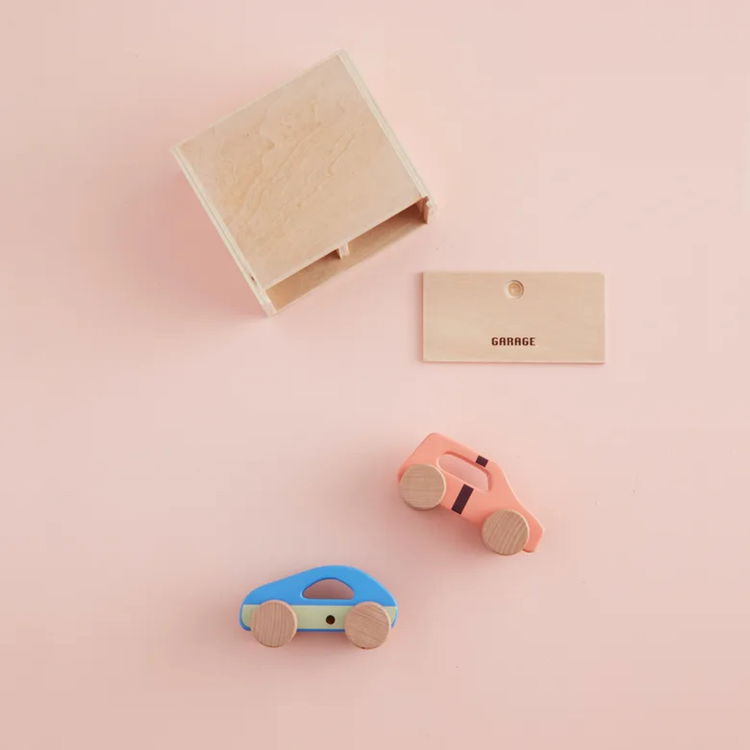 Дървен комплект от 2 колички с гараж