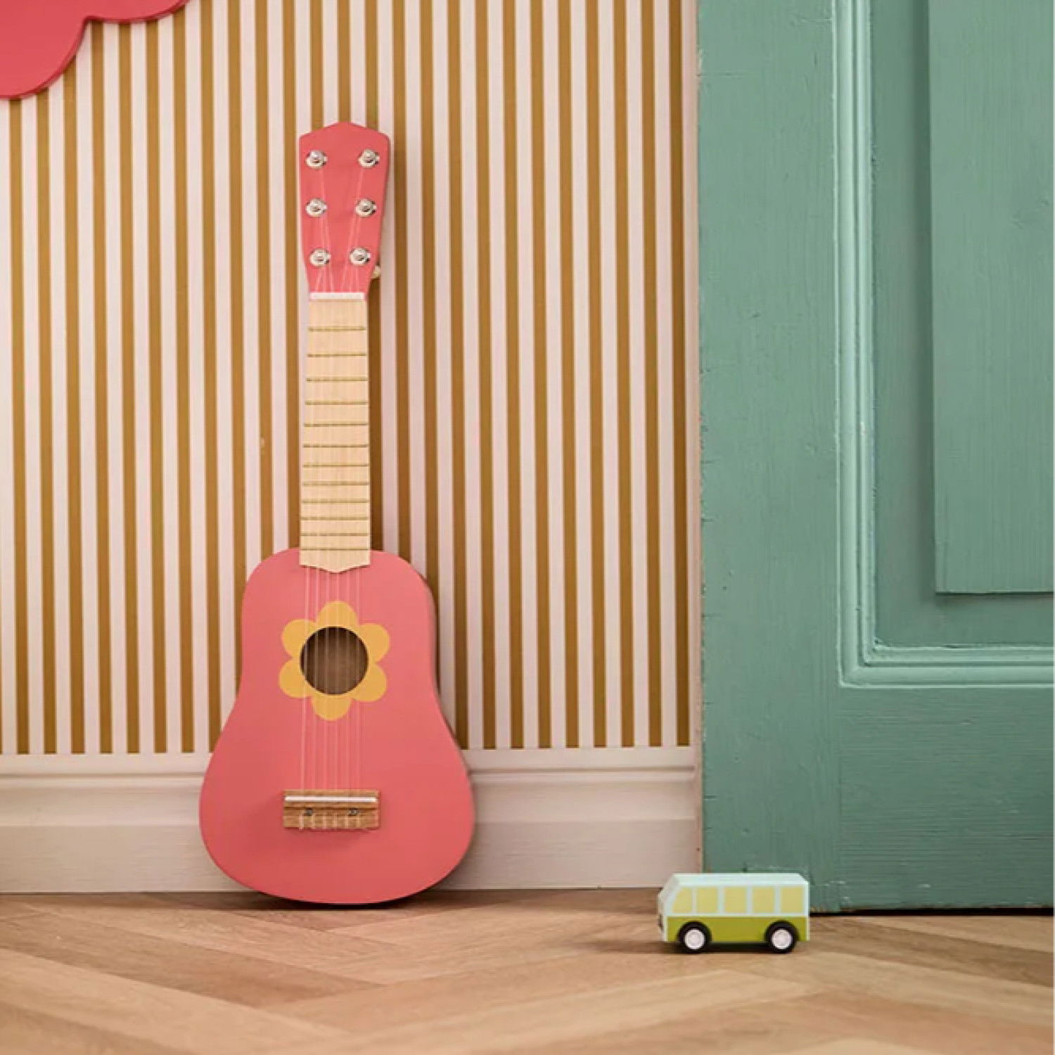 Дървена китара за малка рокзвезда