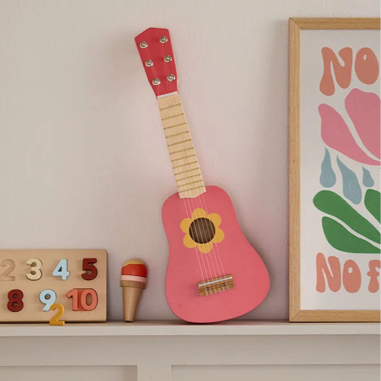 Дървена китара за малка рокзвезда