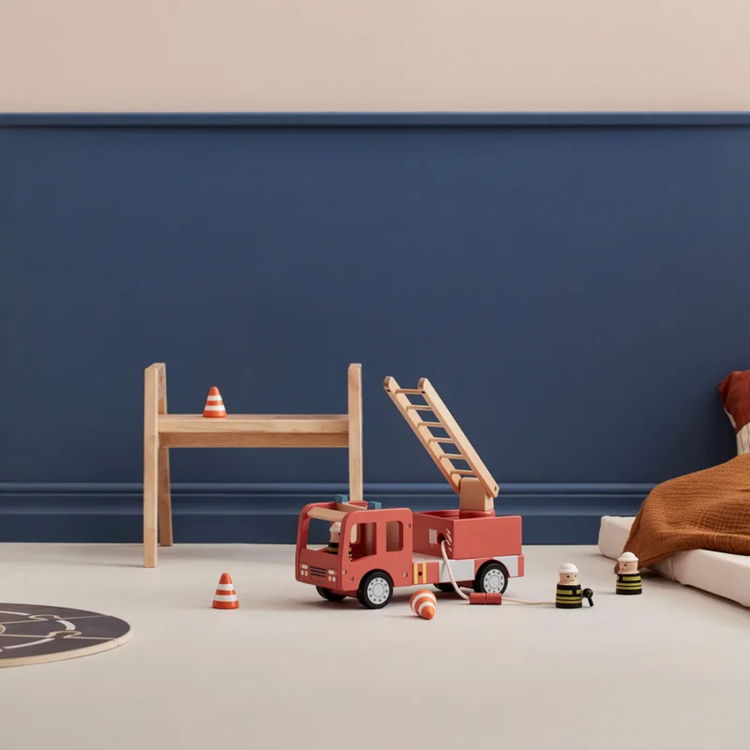 Дървена пожарна кола с фигурки