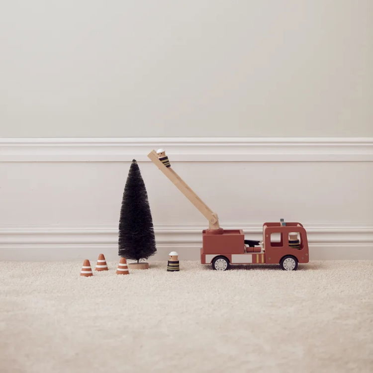 Дървена пожарна кола с фигурки