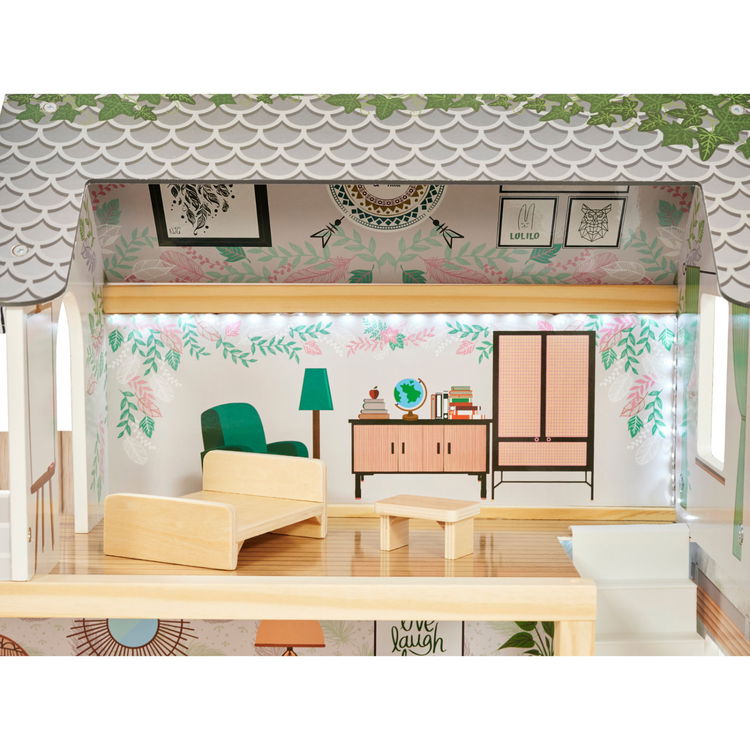 Дървена къща за кукли с LED осветление и аксесоари