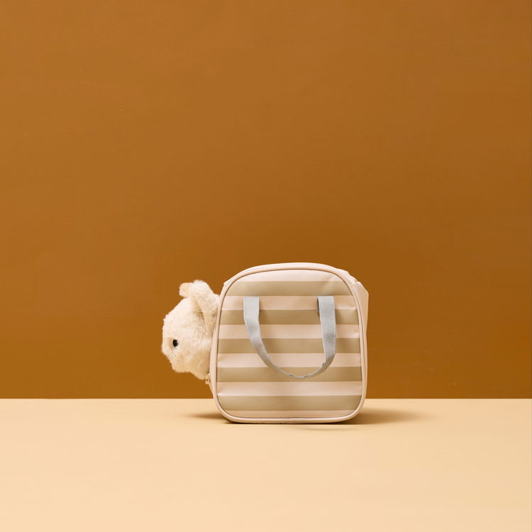 Плюшено коте в чантичка