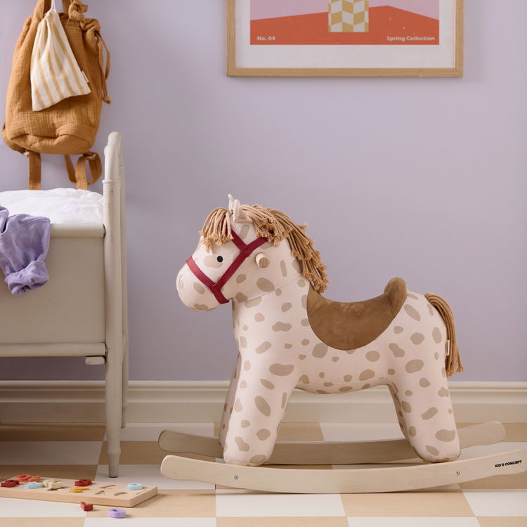 Люлеещо се конче Доти