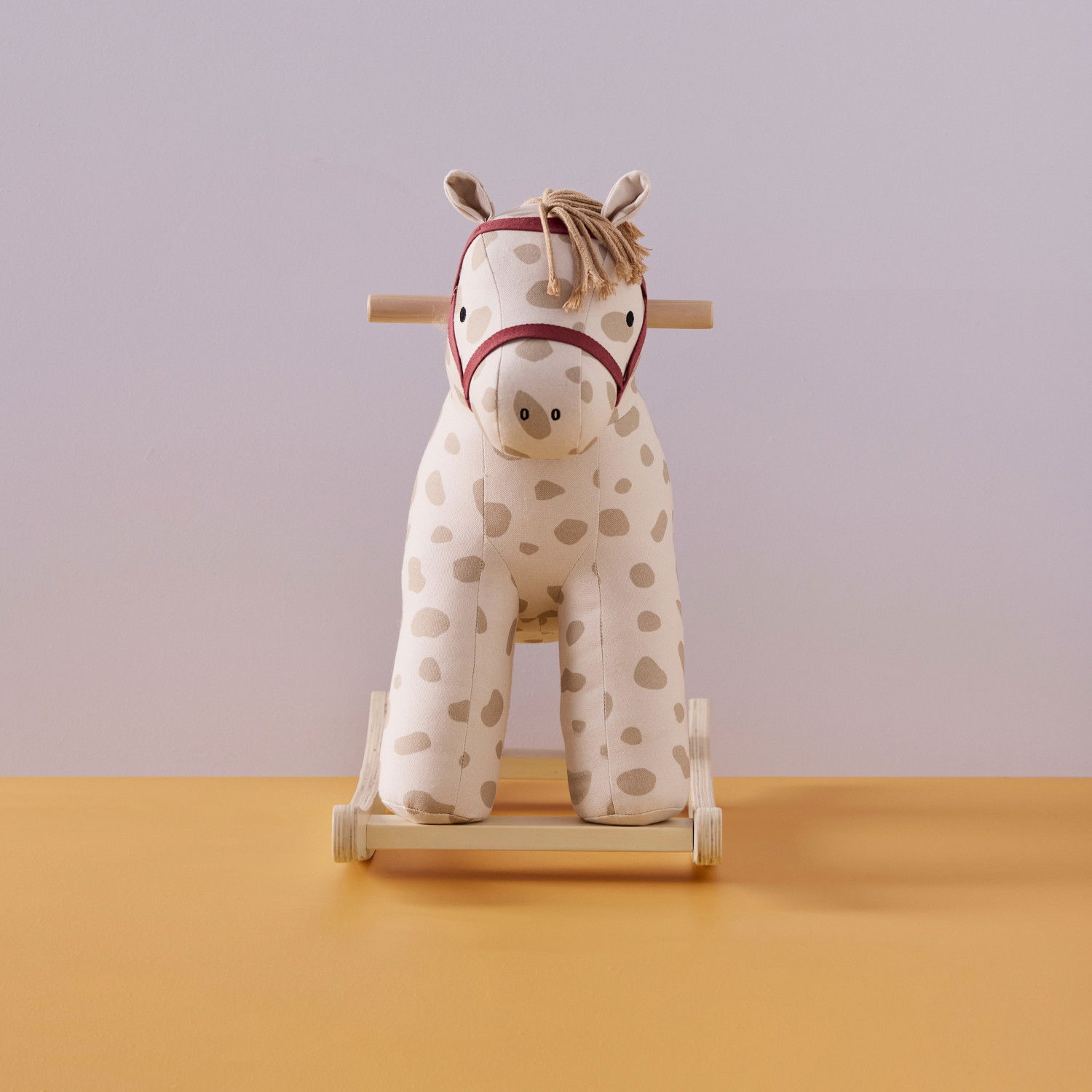 Люлеещо се конче Доти