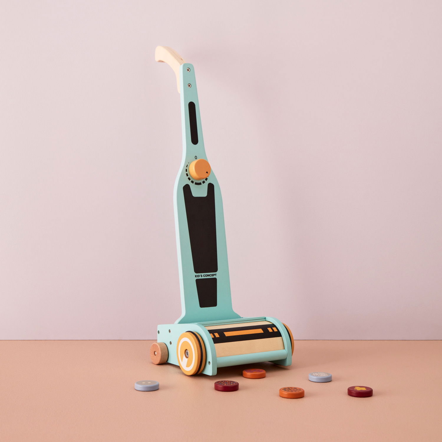 Дървена играчка Прахосмукачка