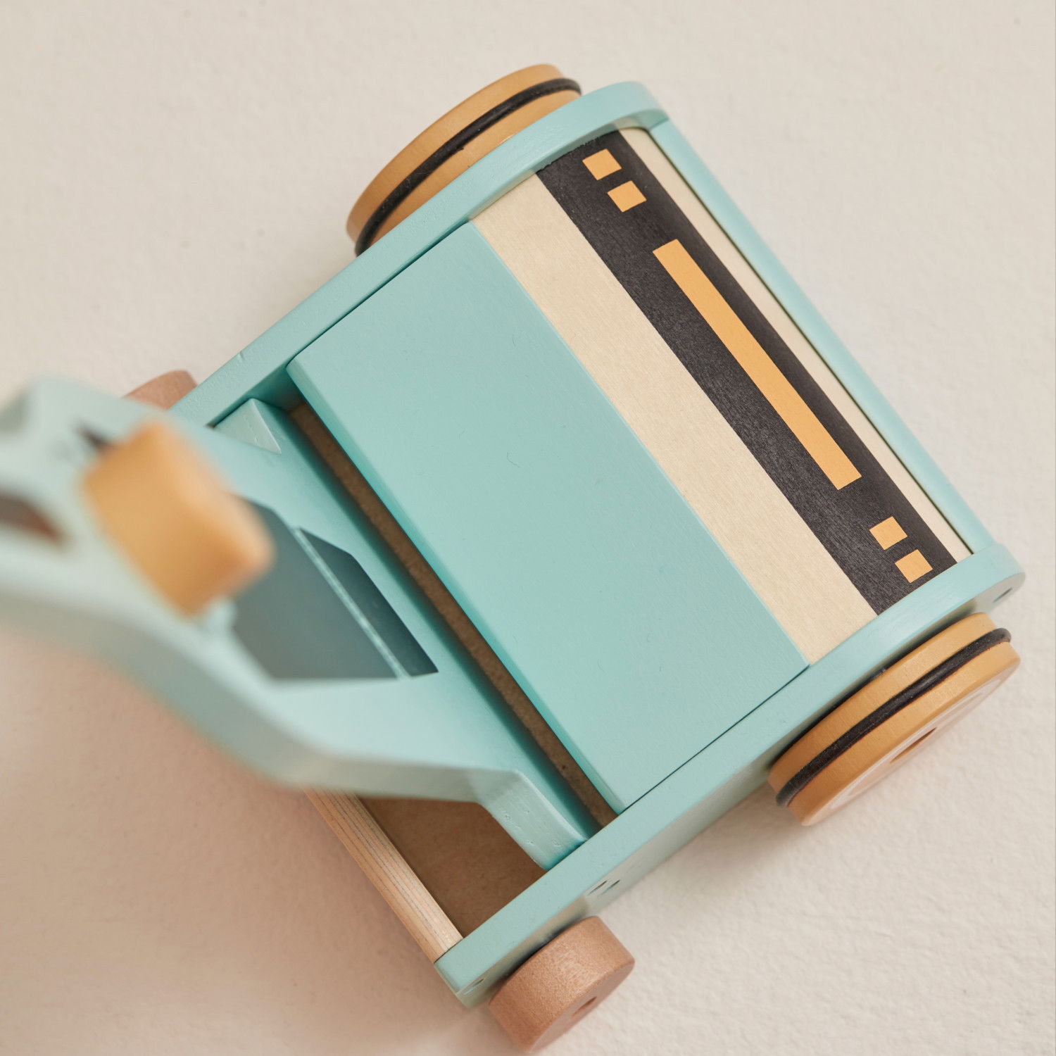 Дървена играчка Прахосмукачка