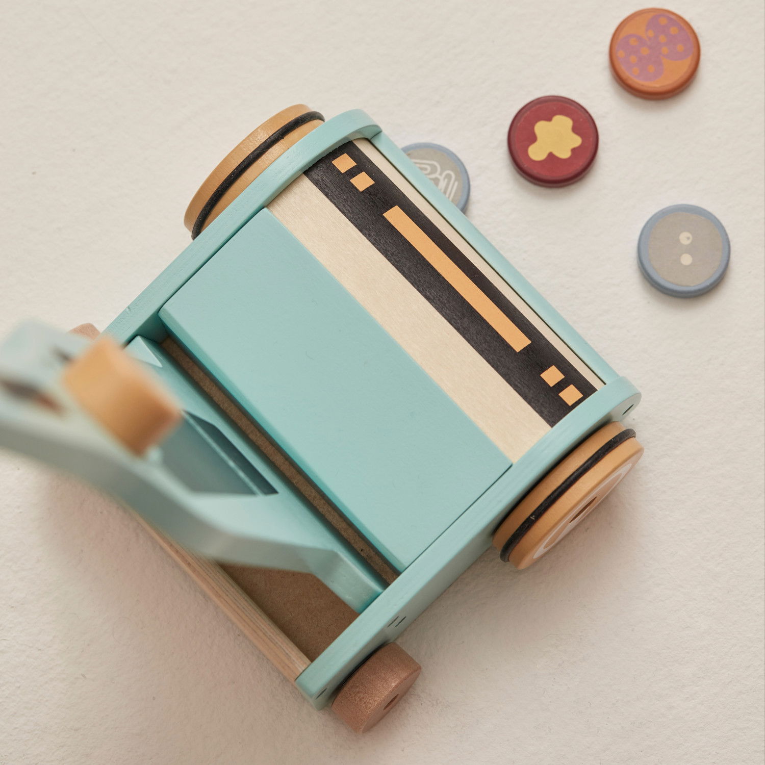 Дървена играчка Прахосмукачка