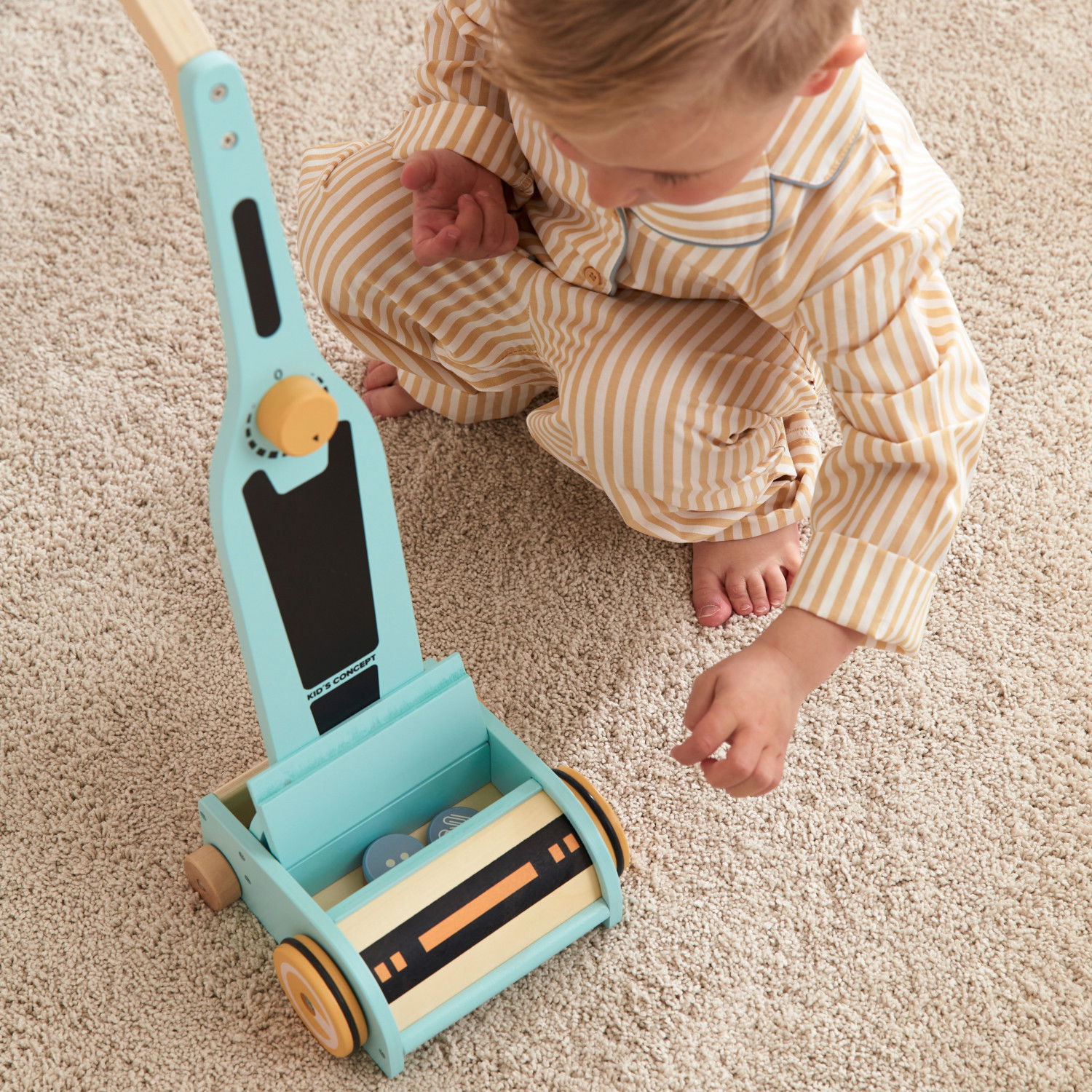 Дървена играчка Прахосмукачка