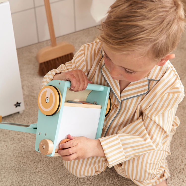 Дървена играчка Прахосмукачка