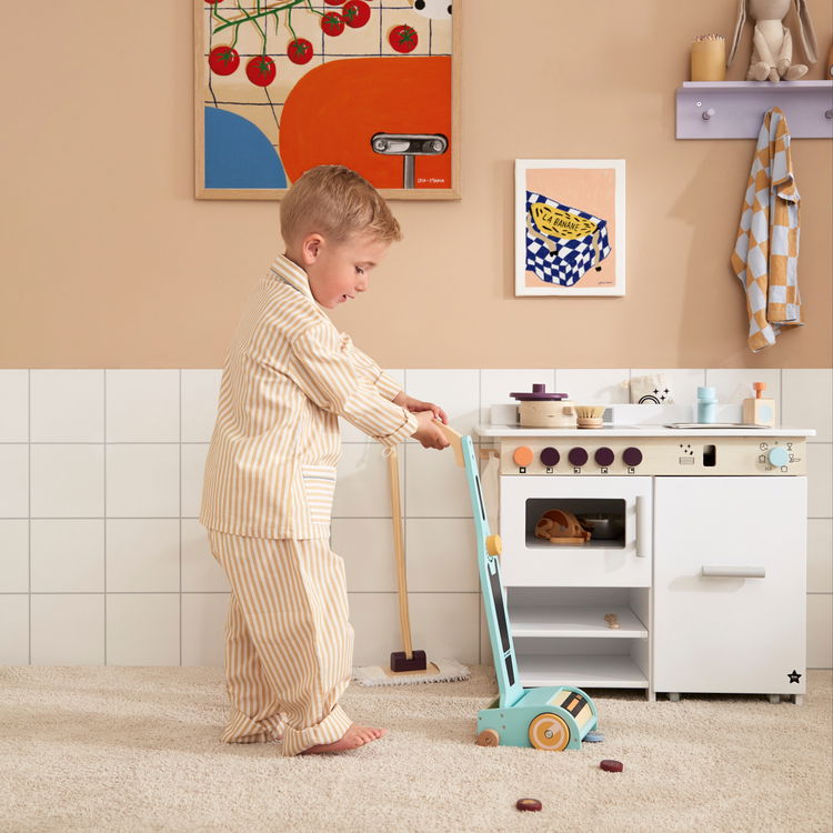 Дървена играчка Прахосмукачка