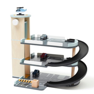 Дървен гараж с коли и хеликоптер