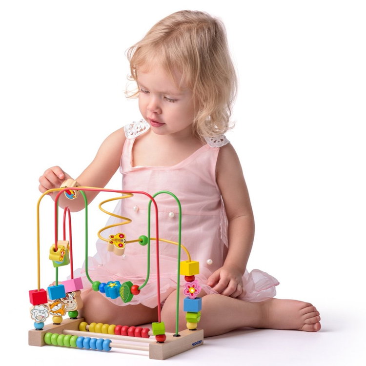 Голям лабиринт със сметало и фигурки