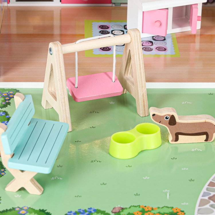 Дървена къща за кукли с LED осветление и градинско обзавеждане