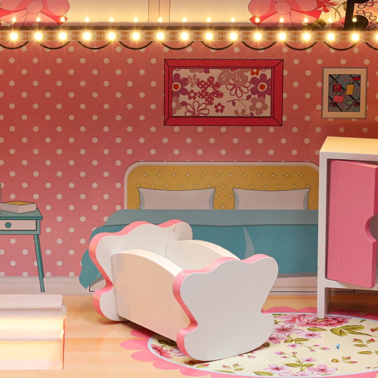 Дървена къща за кукли с LED осветление и градинско обзавеждане