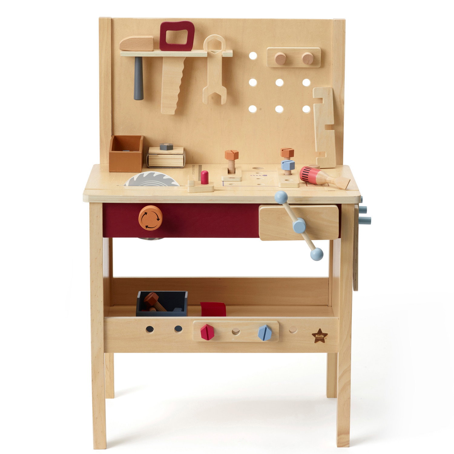 Дървена работилница с инструменти