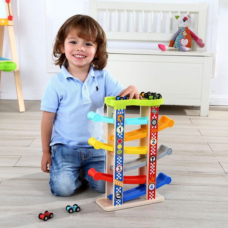 Дървена играчка, голямо роли с шест колички