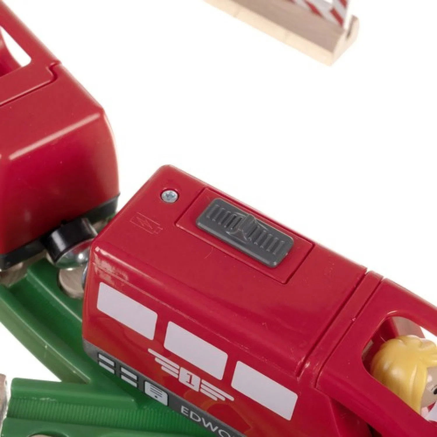 Комплект дървено влакче с релси, електрически локомотив и аксесоари, 57 части