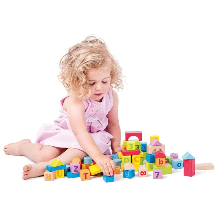 Дървен конструктор с цифри и букви